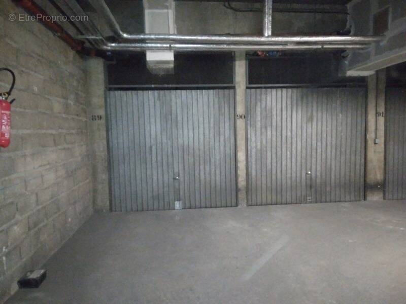 Parking à PARIS-20E