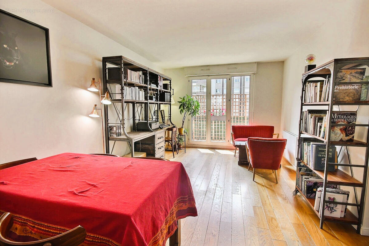 Appartement à COURBEVOIE