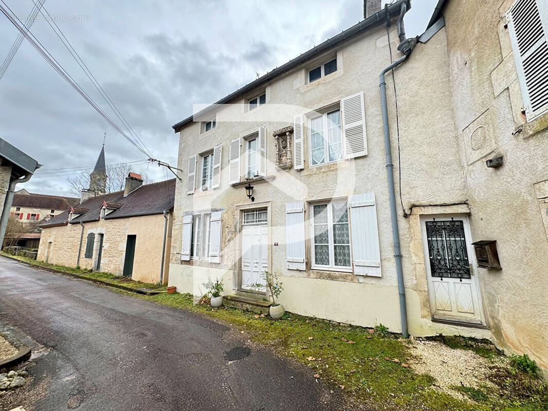 Maison à AUBERIVE