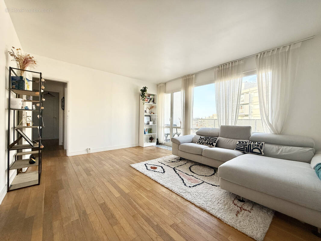 Appartement à COURBEVOIE