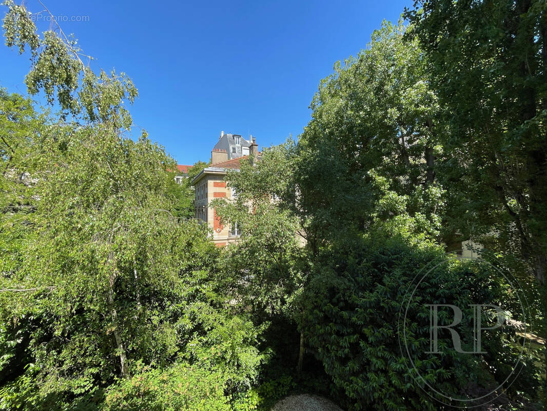 Appartement à NEUILLY-SUR-SEINE