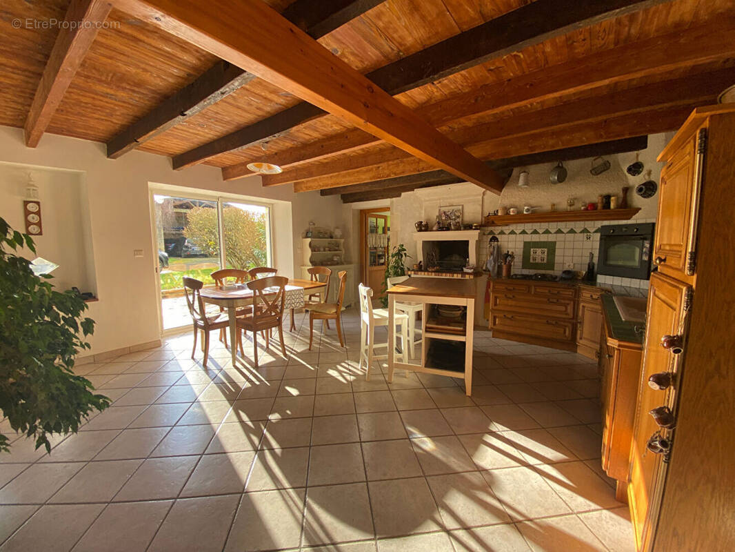 Maison à SAINTE-NEOMAYE