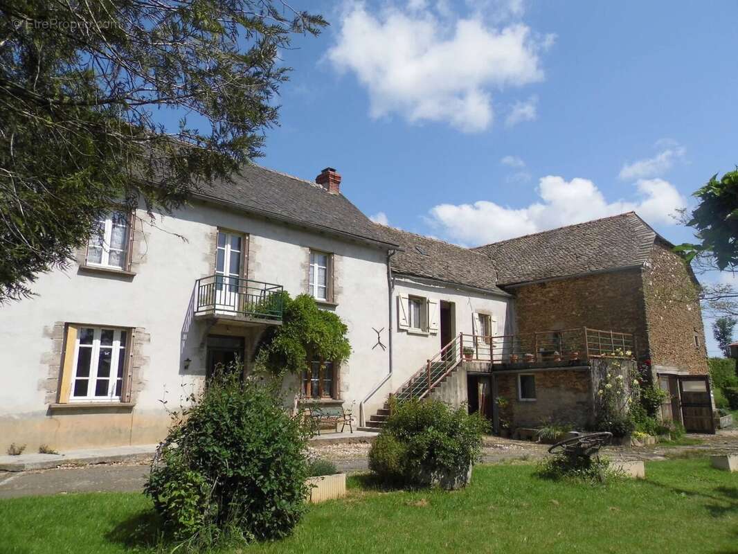 Maison à RIEUPEYROUX
