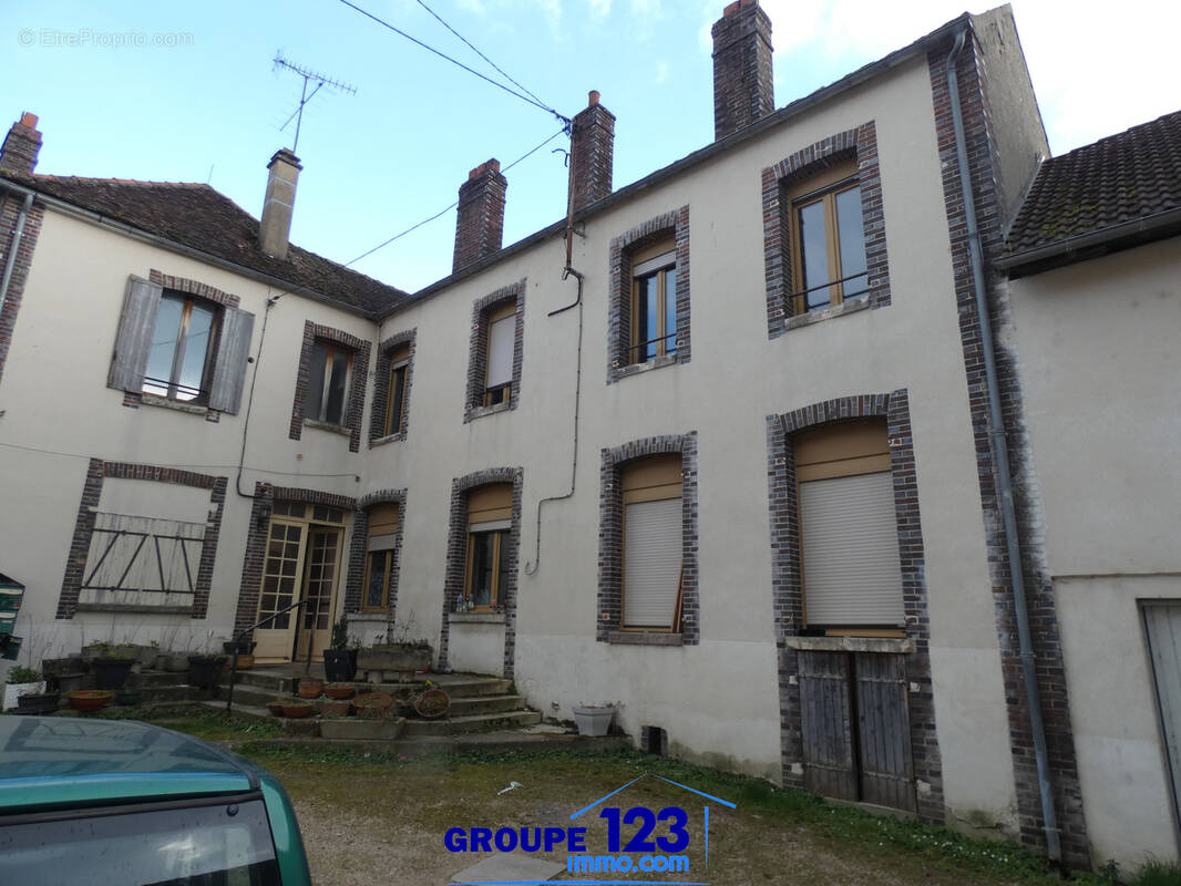 Appartement à BRIENON-SUR-ARMANCON
