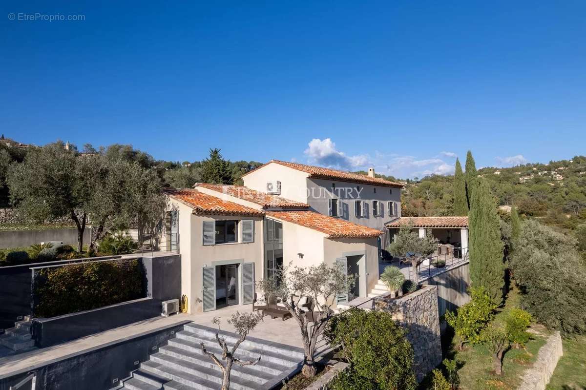 Maison à TOURRETTES