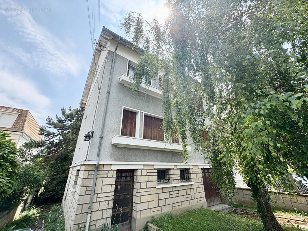 Maison à VERRIERES-LE-BUISSON
