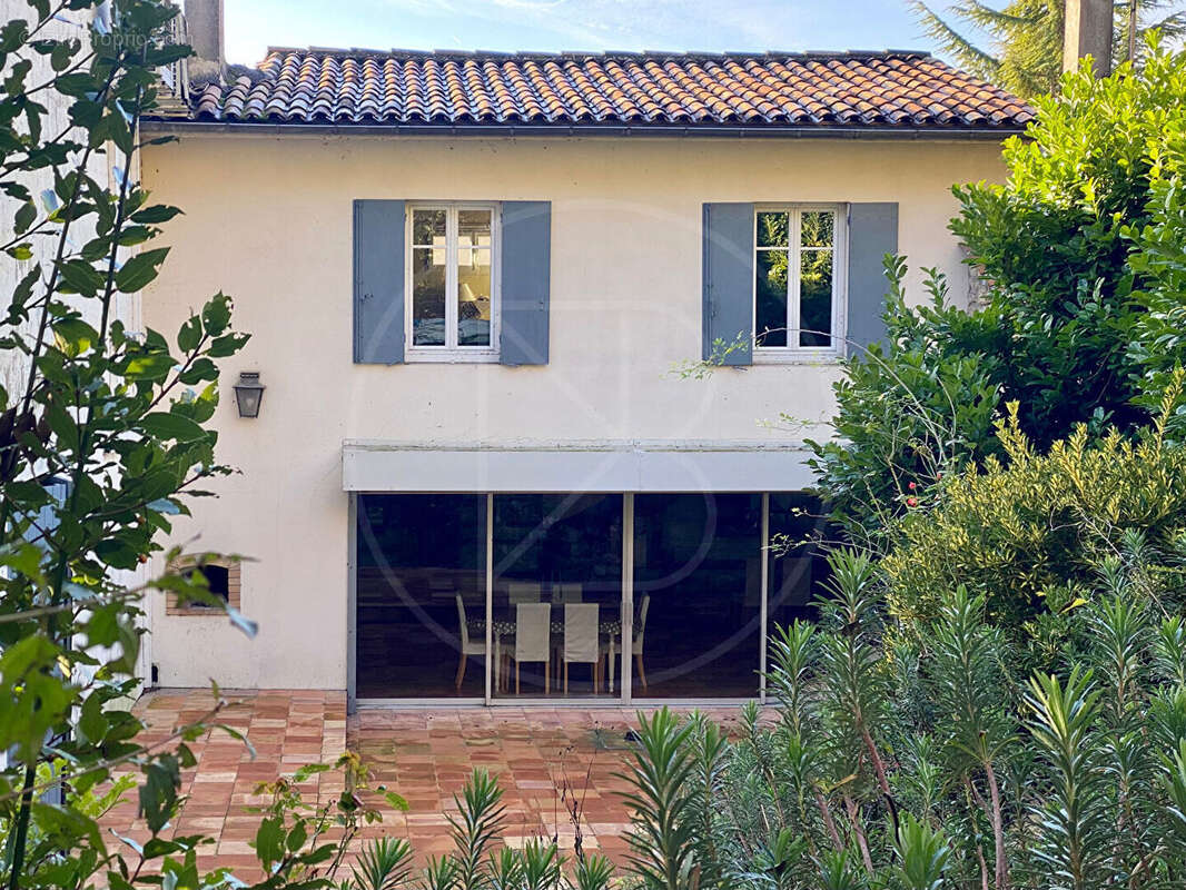 Maison à FRONSAC