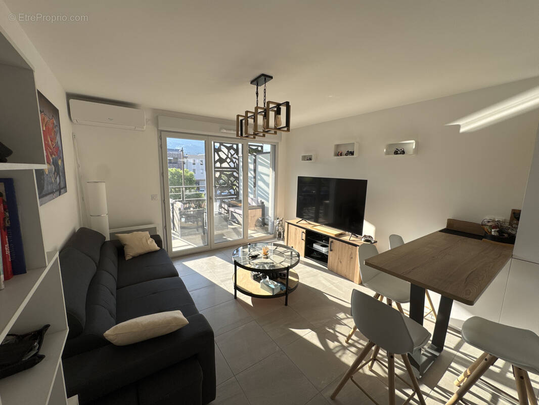 Appartement à CARROS