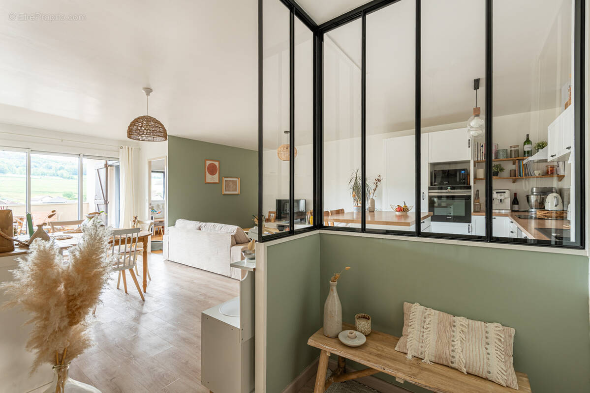 Appartement à POISY