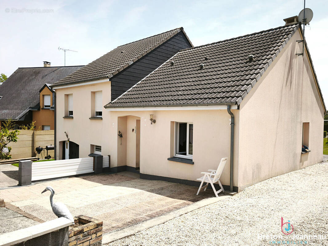Maison à VILLAINES-LA-JUHEL