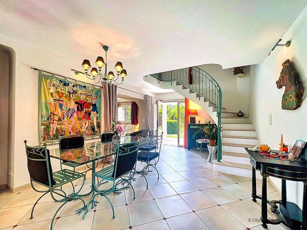 Maison à MOUGINS
