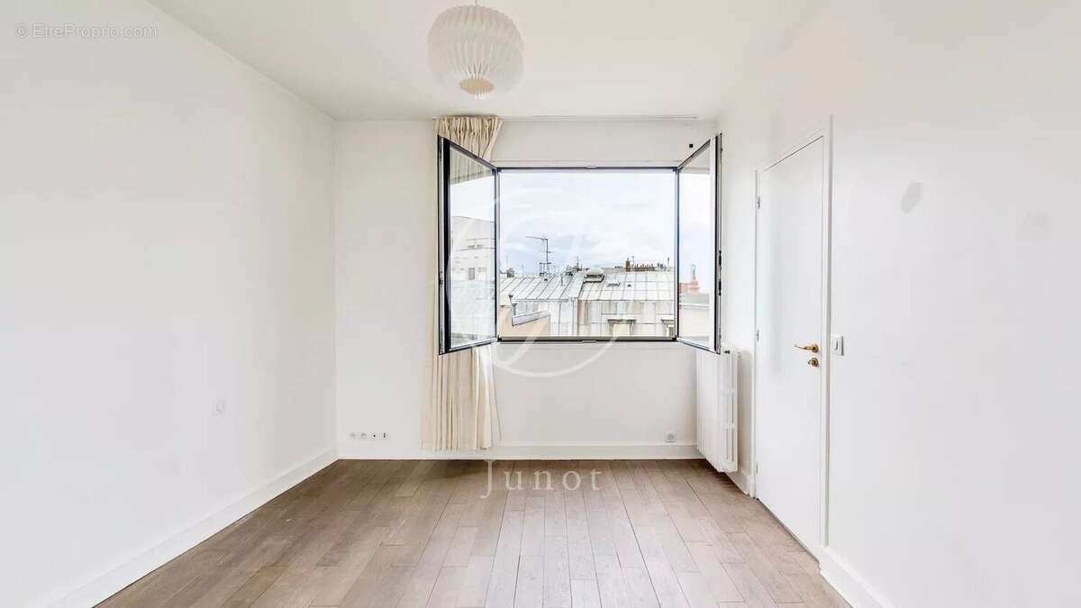 Appartement à PARIS-7E