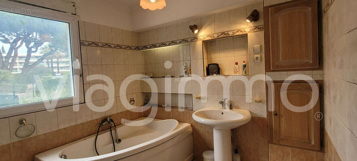 Appartement à VALLAURIS