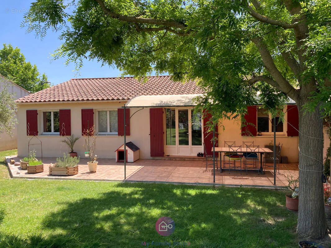 Maison à VELAUX