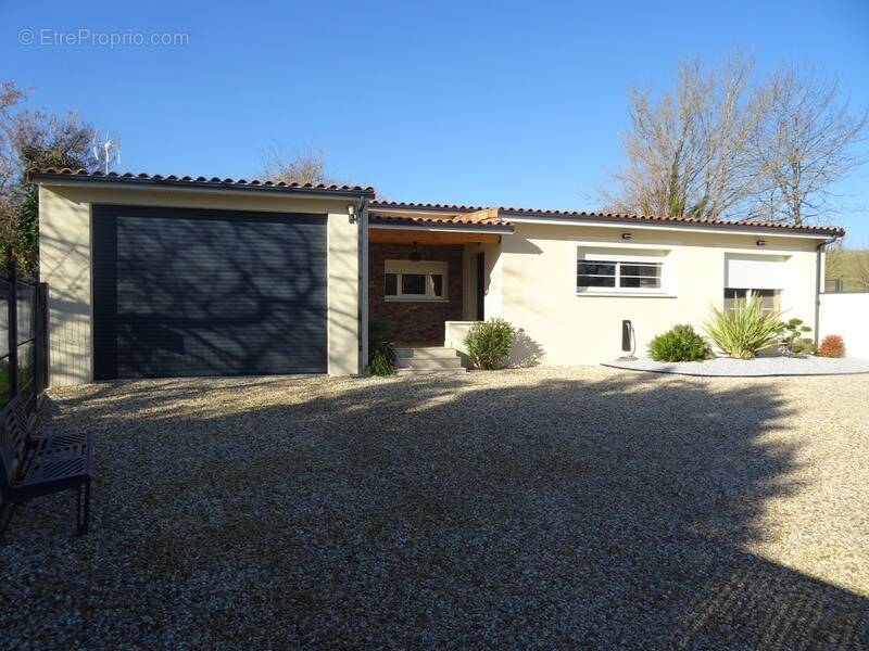 Maison à CHAMPNIERS