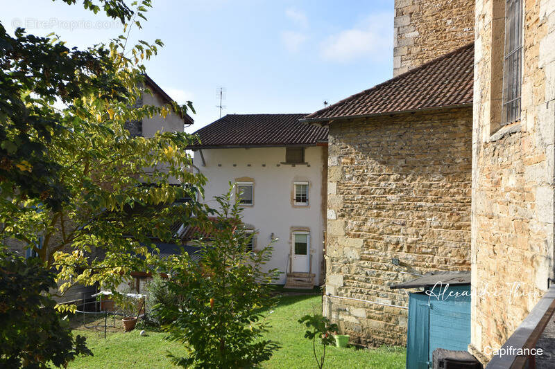 Maison à JUJURIEUX