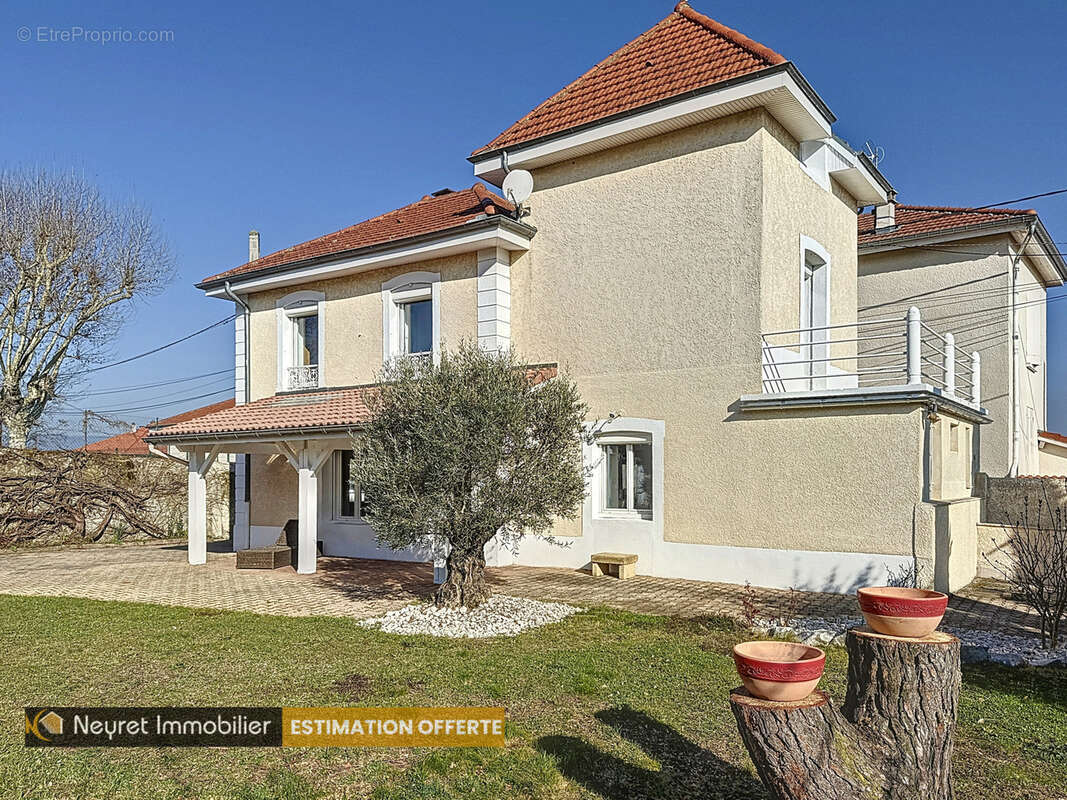 Maison à CHATEAUNEUF