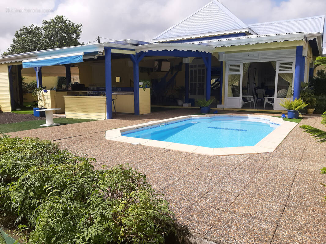 Maison à BAIE-MAHAULT