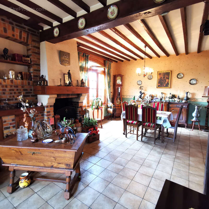 Maison à GREGES