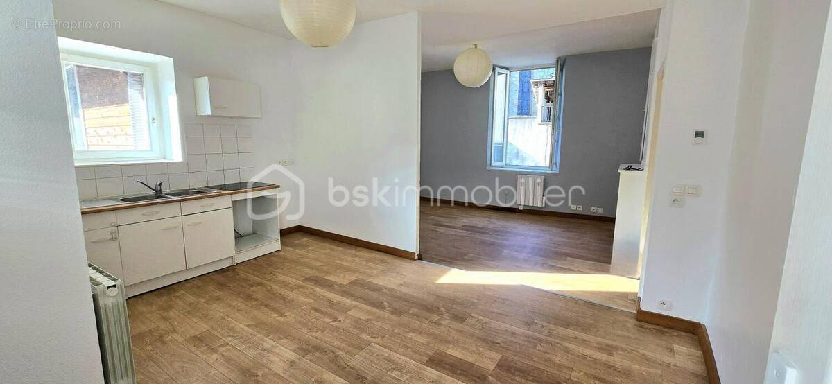 Appartement à NAY