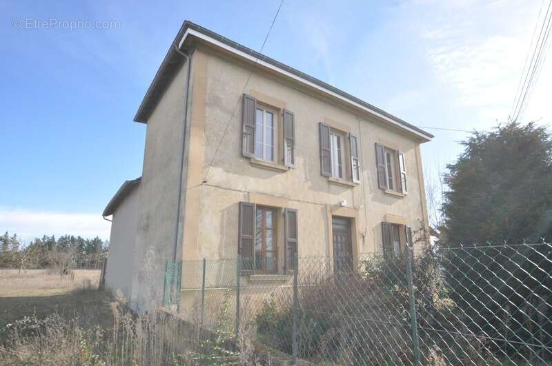 Maison à LAPEYROUSE-MORNAY