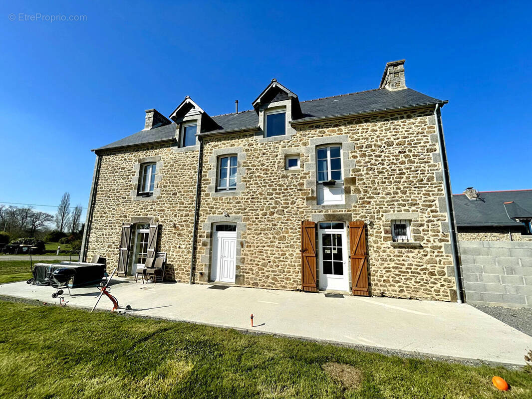 Maison à BAGUER-MORVAN