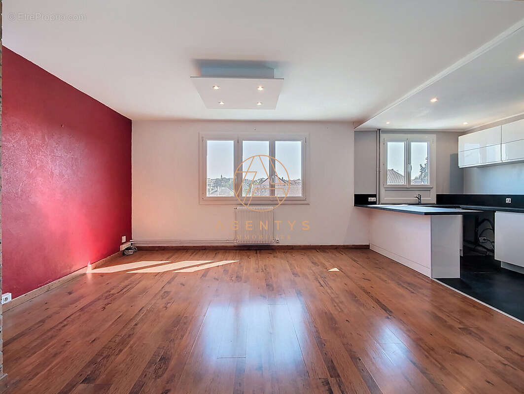 Appartement à SAINT-MAUR-DES-FOSSES