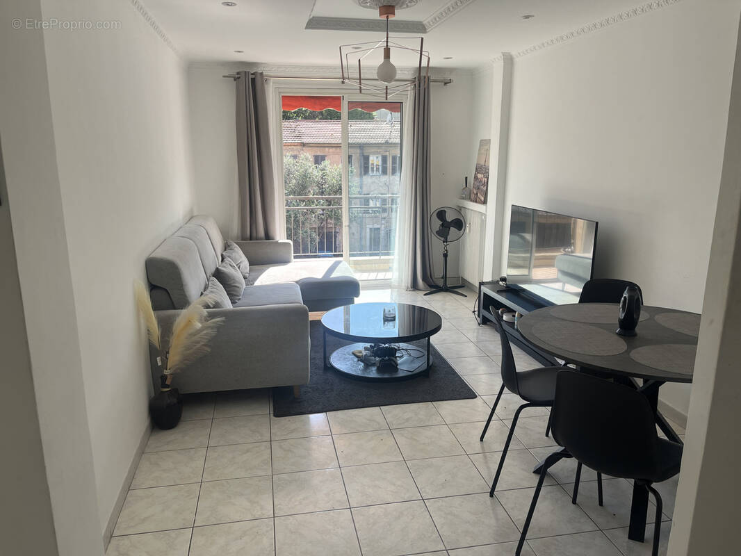 Appartement à VALLAURIS