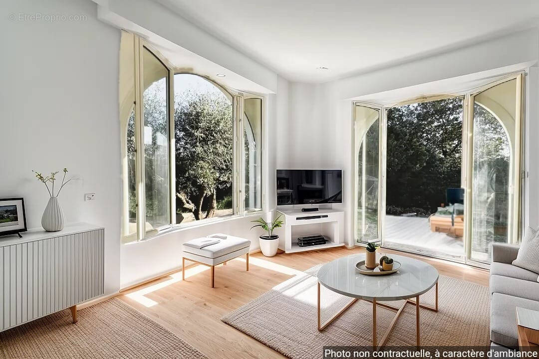 Maison à LA ROQUETTE-SUR-SIAGNE