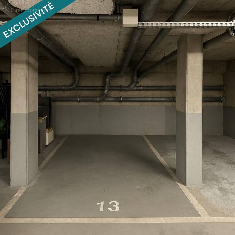 Photo 1 - Parking à PARIS-20E