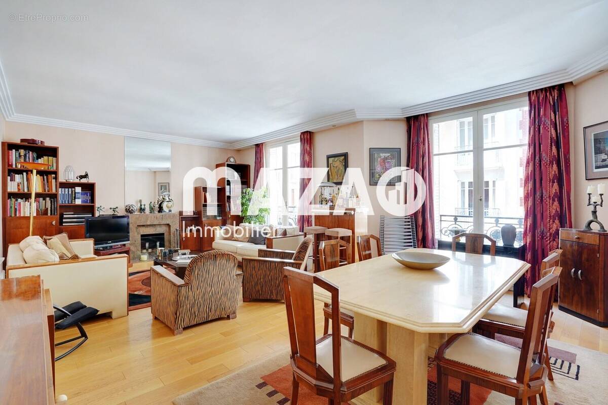 Appartement à PARIS-16E