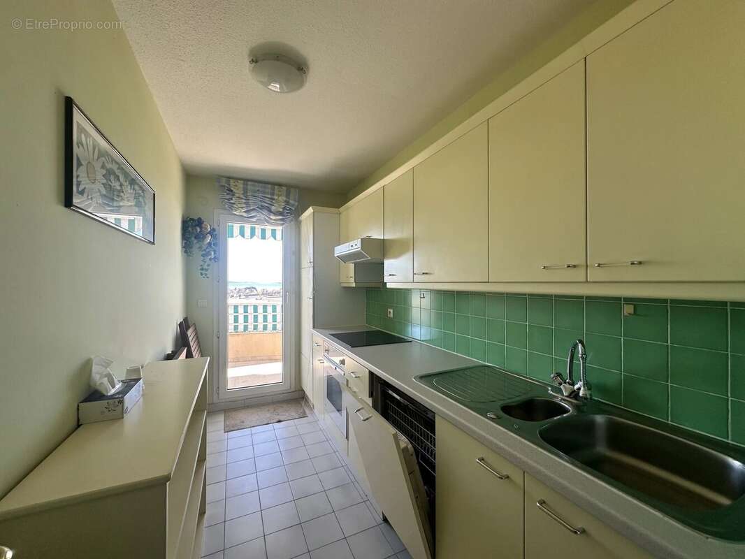 Appartement à SAINT-LAURENT-DU-VAR