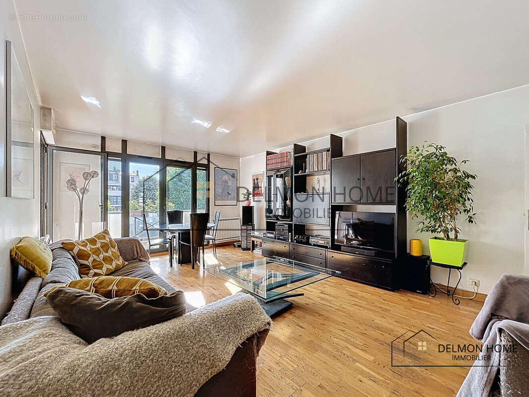 Appartement à COURBEVOIE