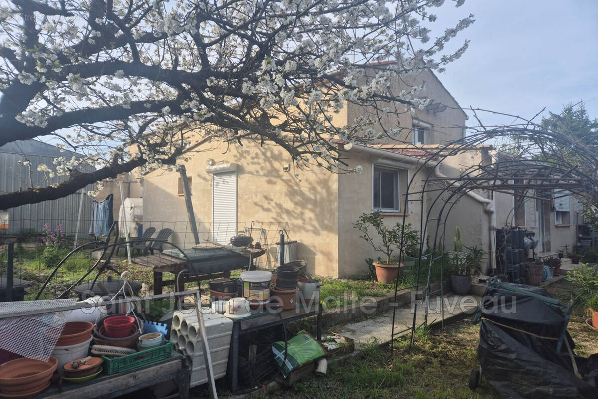 Maison à GREASQUE