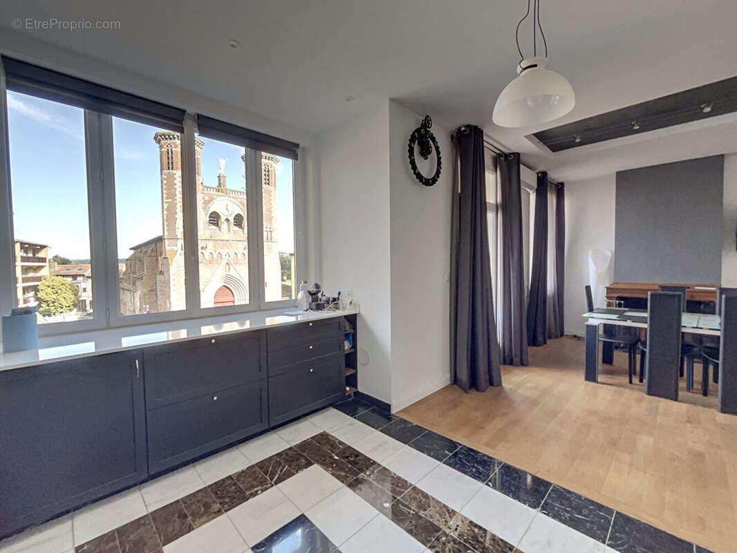 Appartement à CAZERES