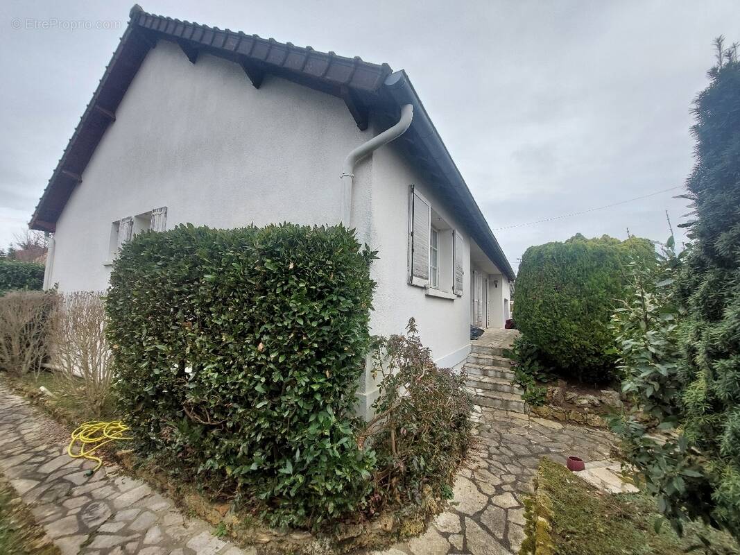 Maison à SAINTRY-SUR-SEINE