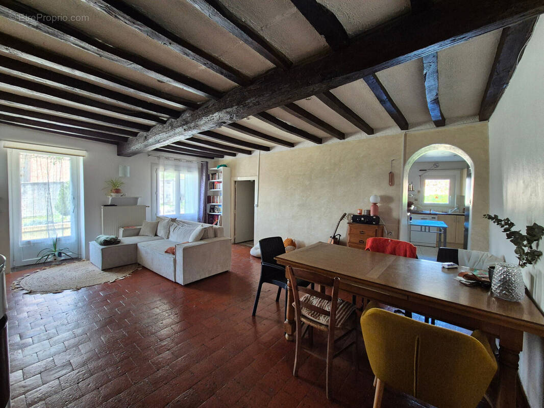 Maison à BAGE-LE-CHATEL