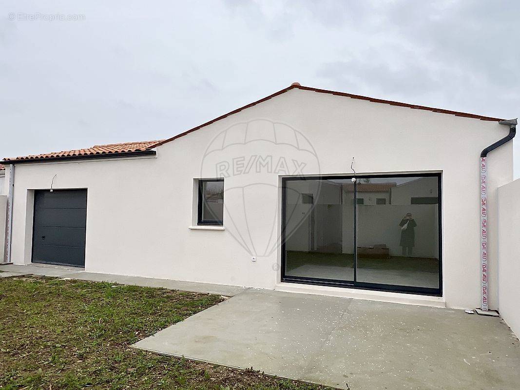 Maison à CHAILLEVETTE