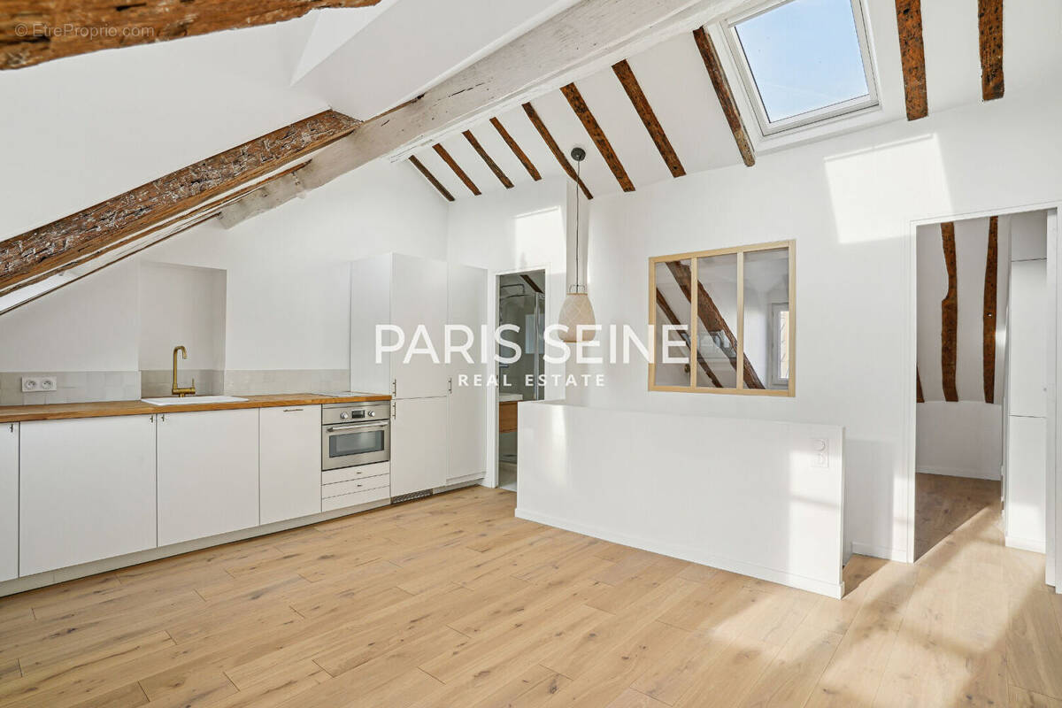 Appartement à PARIS-1E