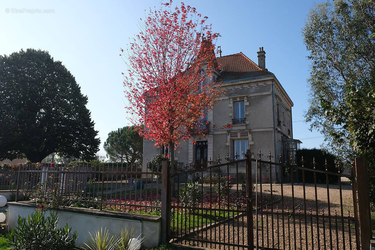 Photo 1 - Maison à MABLY