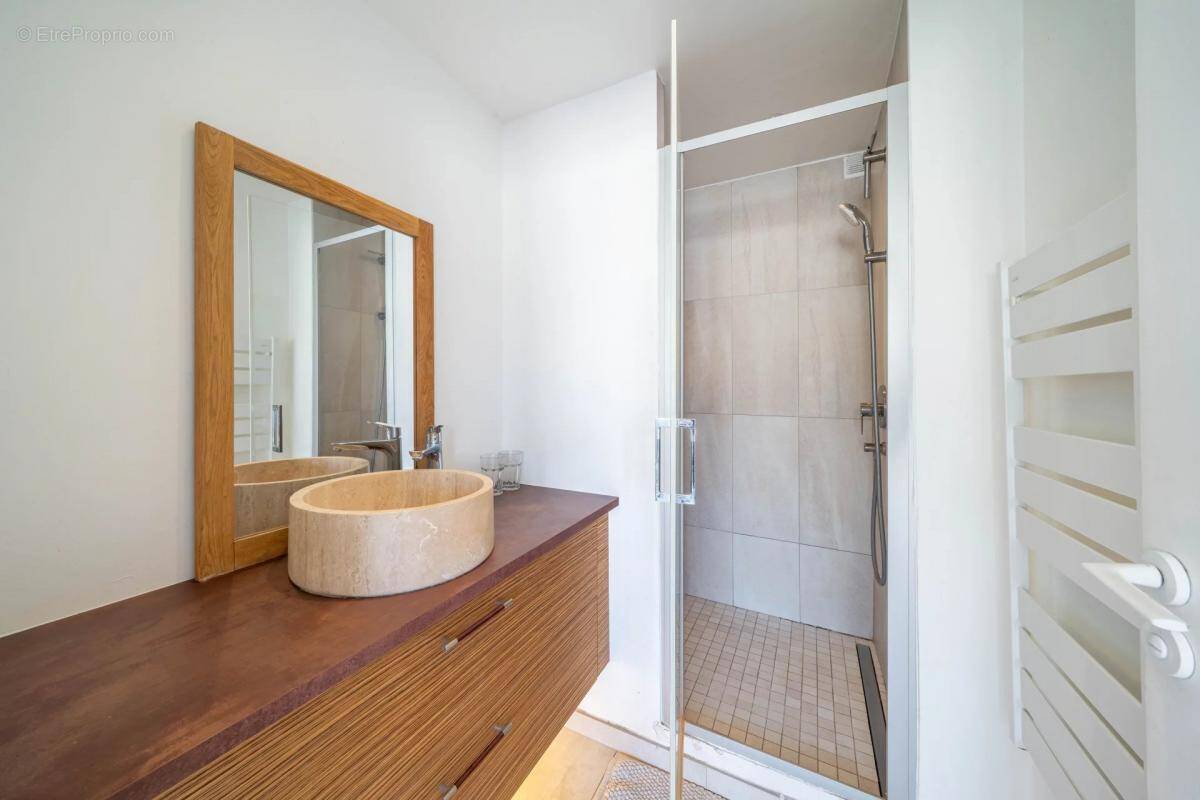 Appartement à PARIS-14E