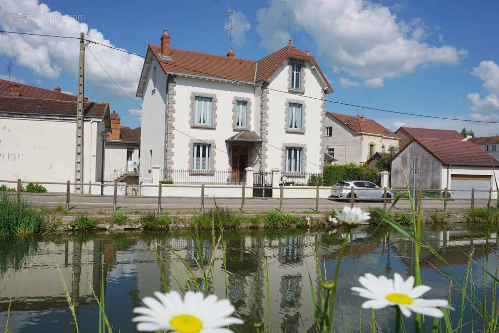 Maison à PARAY-LE-MONIAL