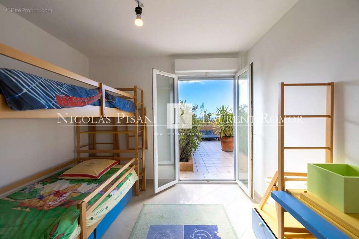 Appartement à EZE