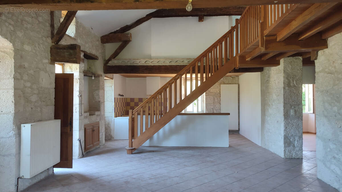 Maison à MONTAIGU-DE-QUERCY