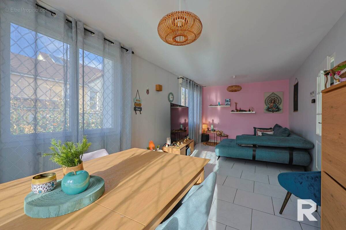 Maison à AMILLY