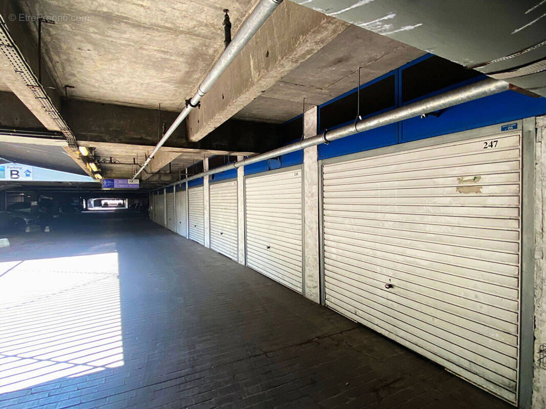 Parking à COURBEVOIE