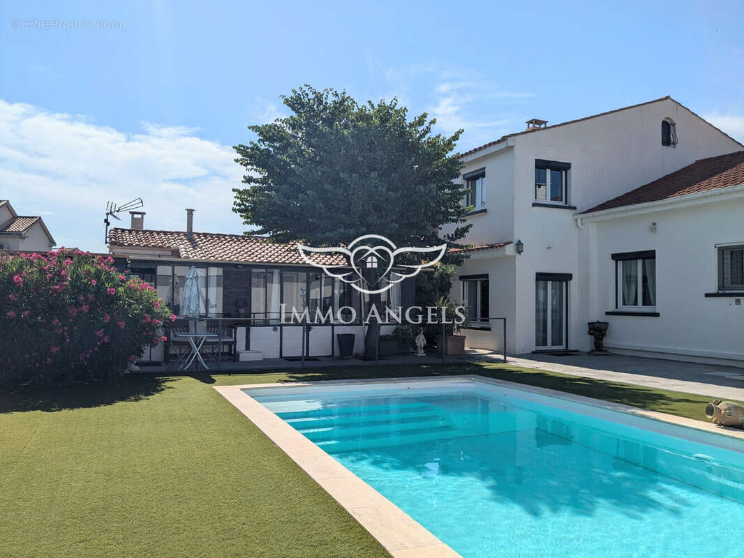Maison vue de la piscine - Maison à SAUVIAN