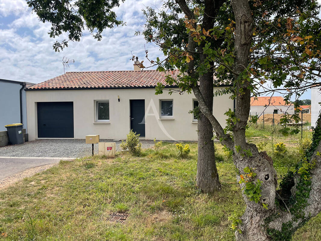 Maison à LANDEVIEILLE