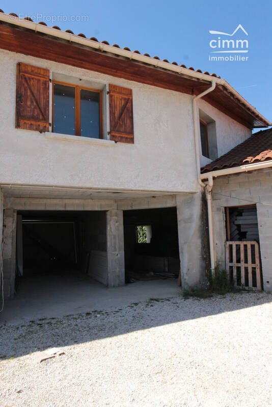 Appartement à SAINT-SIMEON-DE-BRESSIEUX