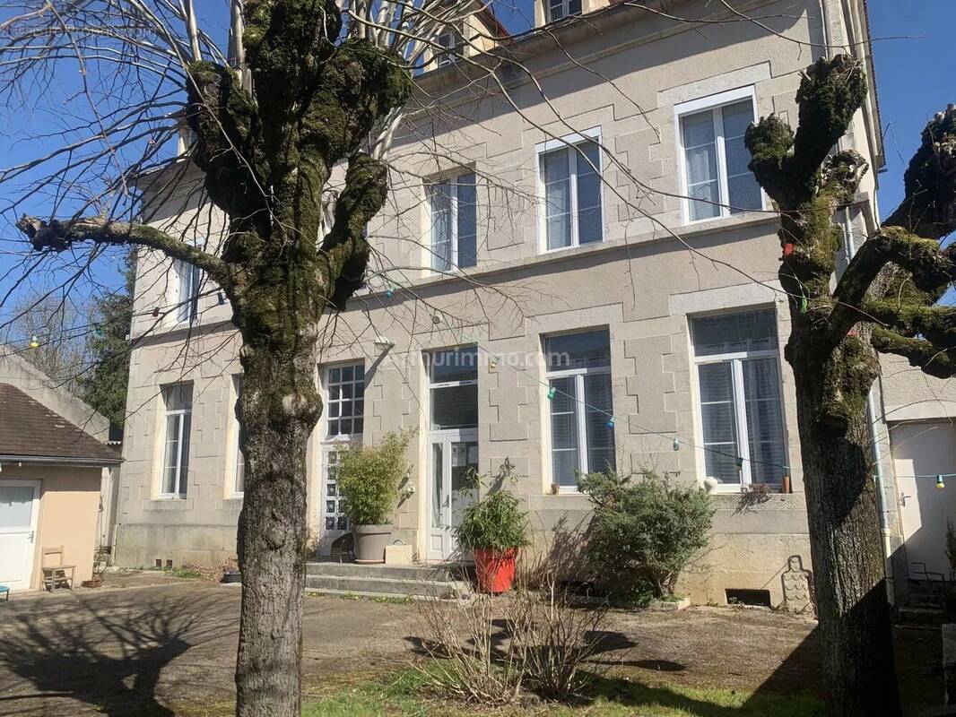 Maison à NOYERS